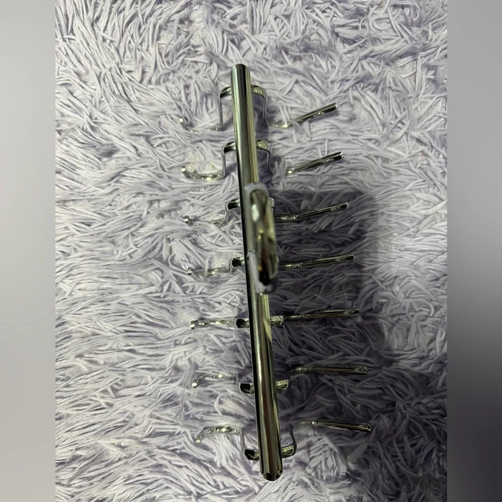 Metal belt hanger